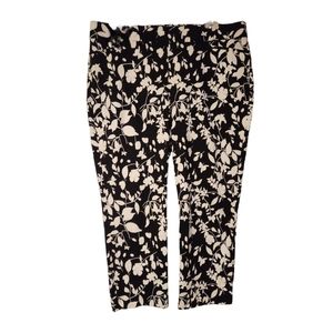 Chico's Black White Floral Leaves Pattern Stretch Capris - Size 16 (Chico's 3)